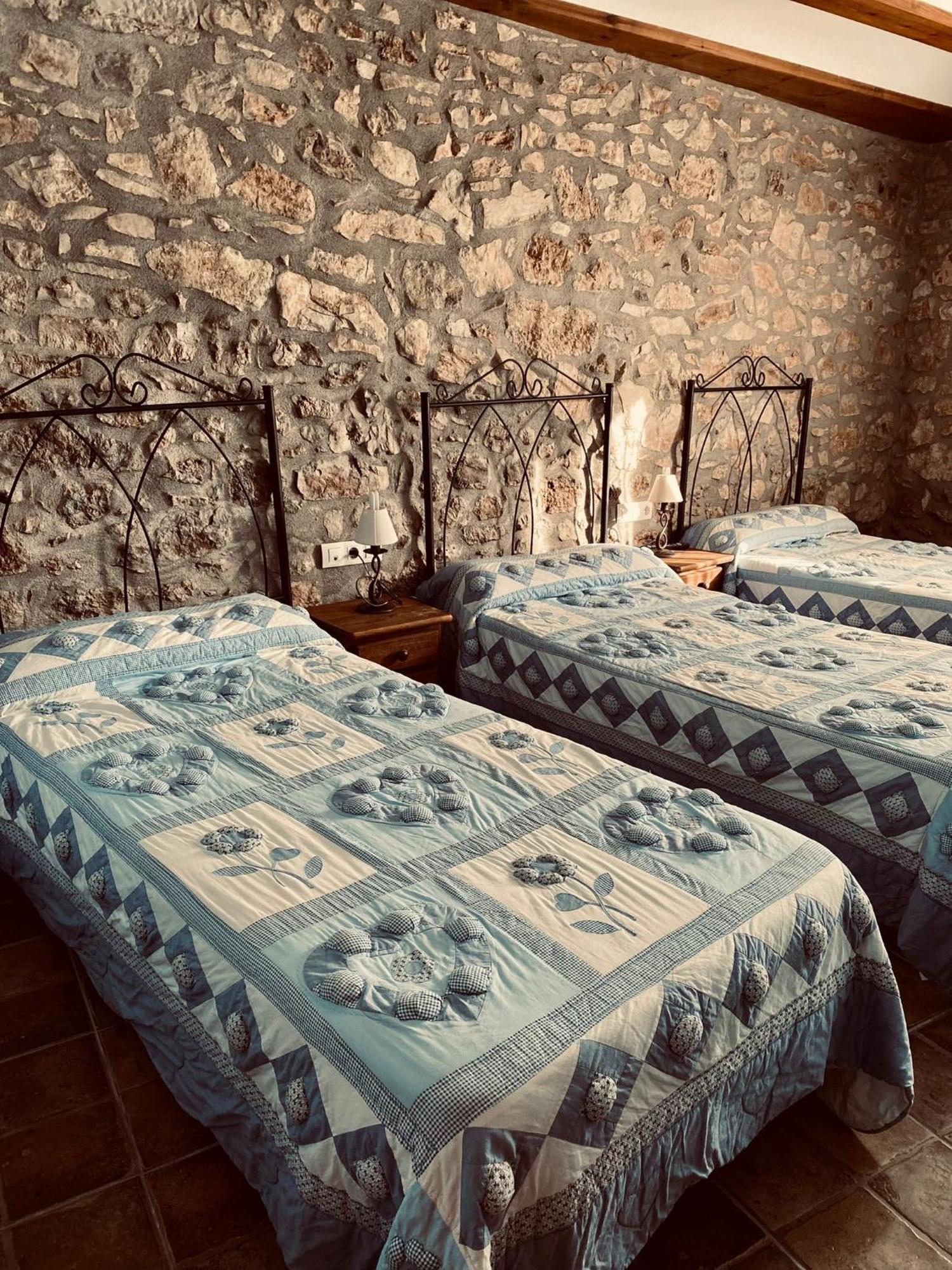Hostal La Muralla Fortanete Bagian luar foto