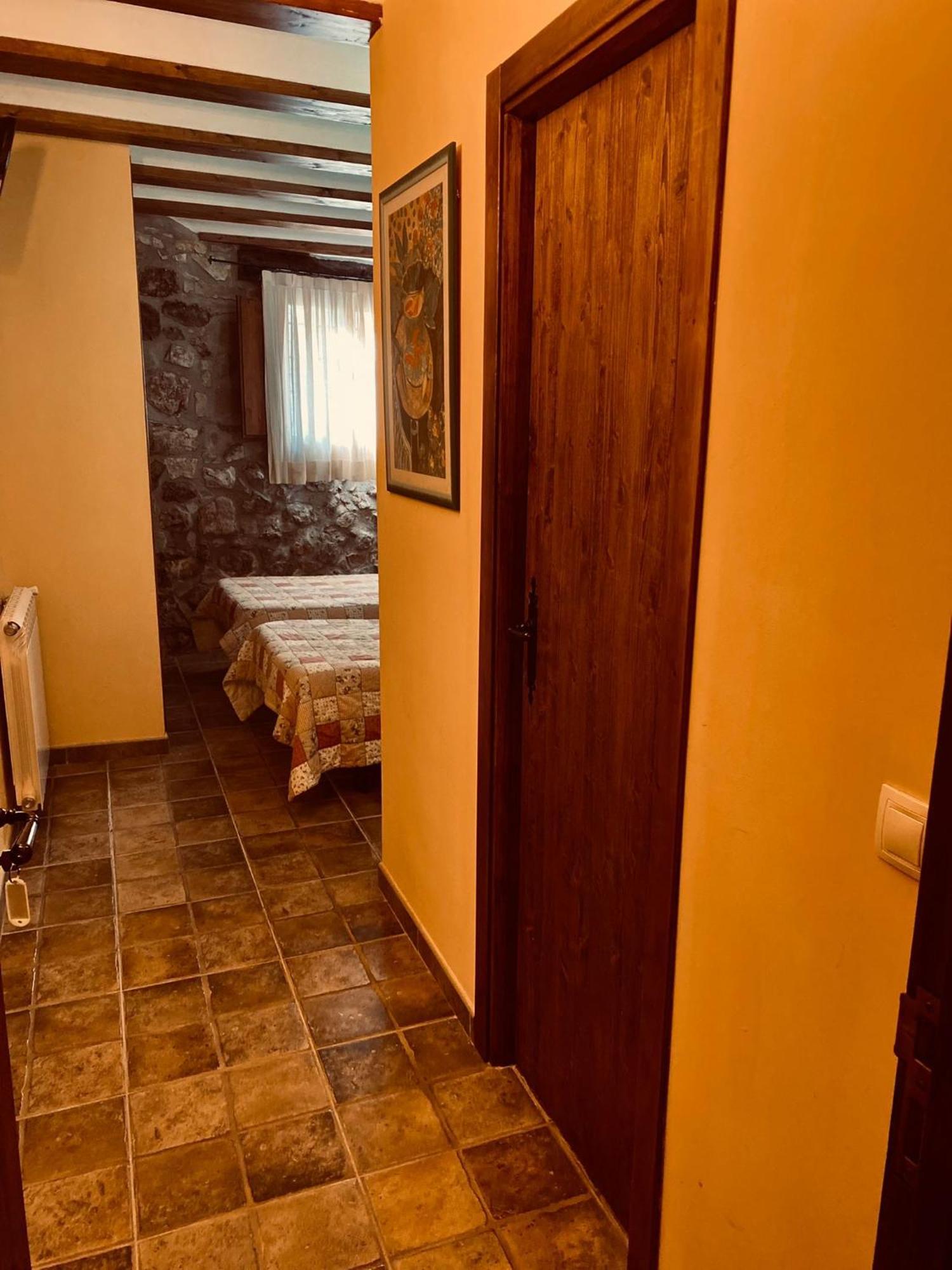 Hostal La Muralla Fortanete Bagian luar foto
