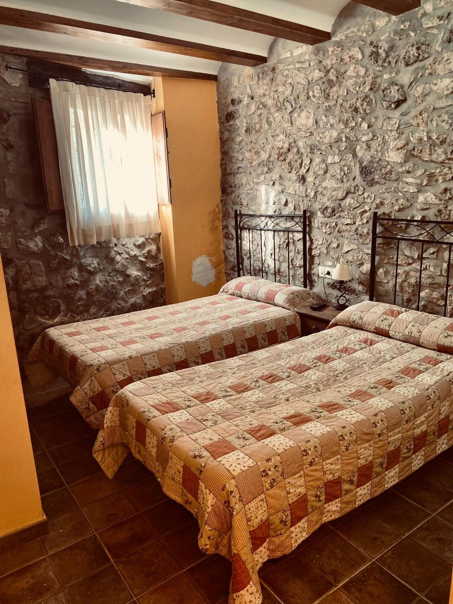 Hostal La Muralla Fortanete Bagian luar foto